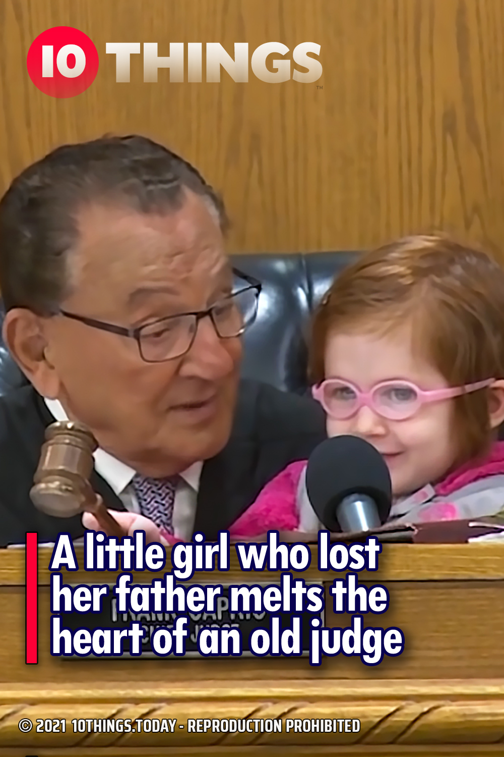 A little girl who lost her father melts the heart of an old judge