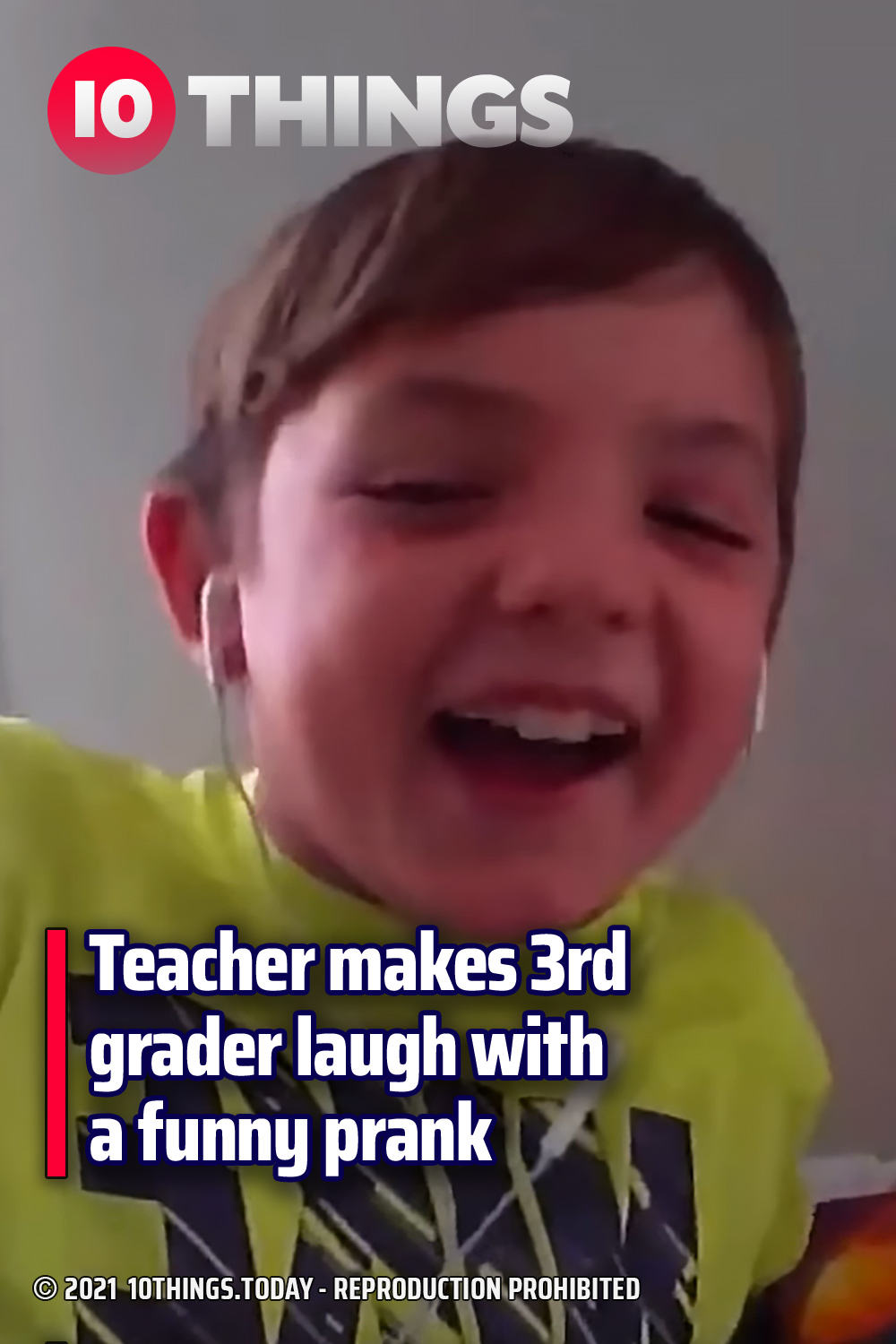 Teacher makes 3rd grader laugh with a funny prank