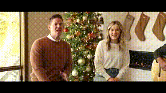 Father and Daughter Mat and Savanna Shaw Join in Harmony for “White Christmas”