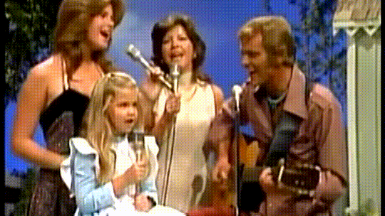 Country Star Jerry Hall & His Family Singing Classic Is Heartwarming Nostalgia